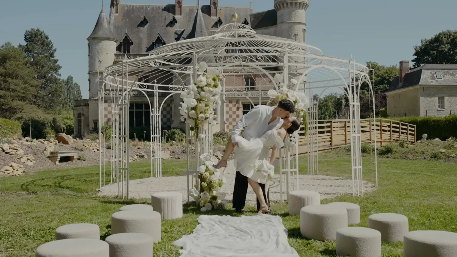 The couple beneath the bandstand, in front of the château